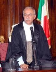 Gavino Faa. Ordinario di Anatomopatologia, ha presieduto la facolt&agrave; di Medicina dell'Universit&agrave; del capoluogo