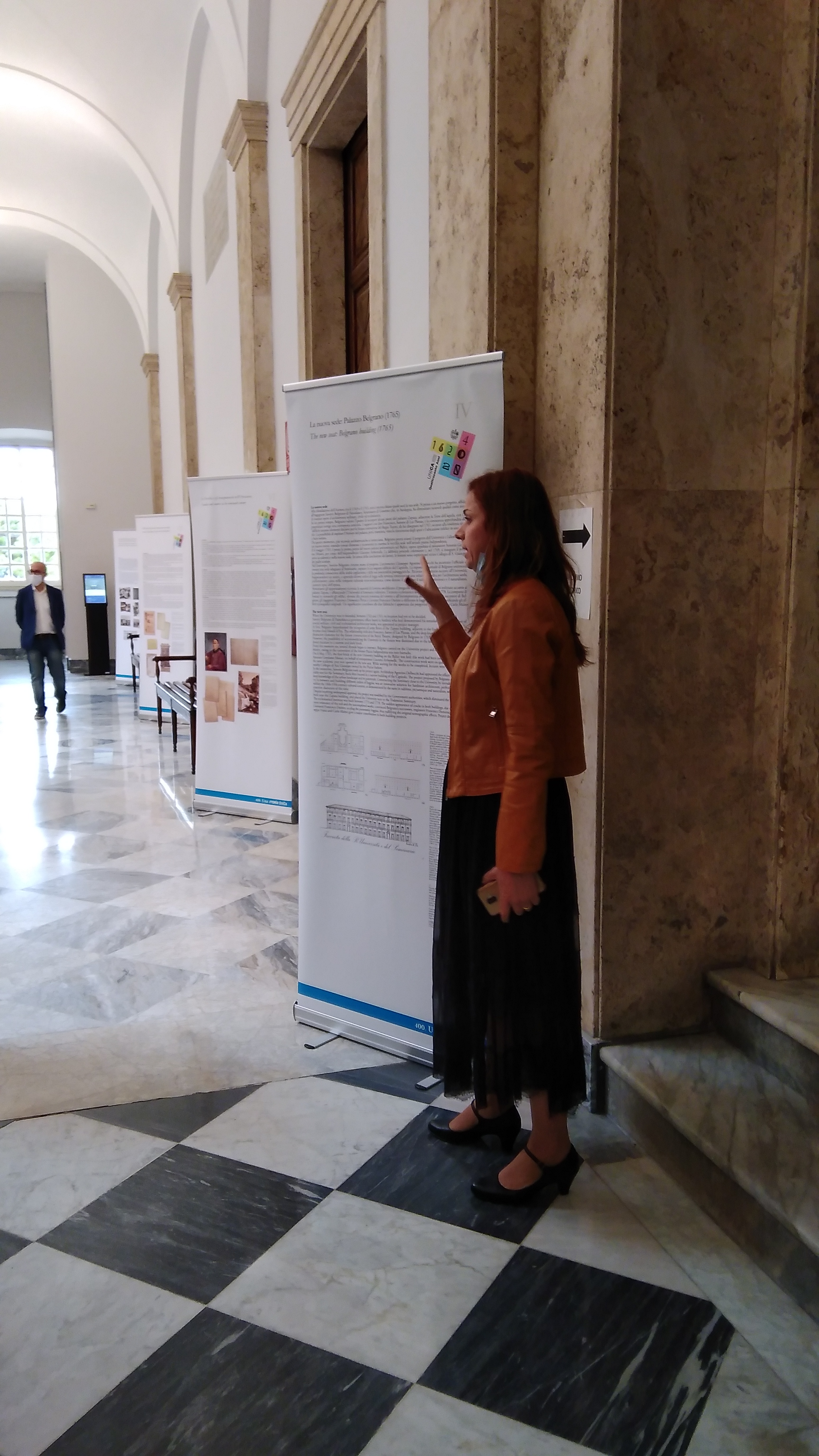 Mariangela Rapetti, docente di Archivistica, illustra i contenuti della mostra