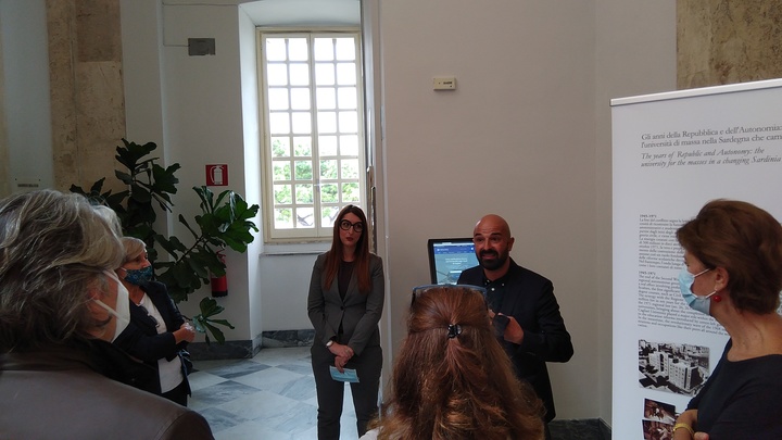 Cecilia Tasca, Eleonora Todde e Giampaolo Salice durante l'inaugurazione della mostra allestita nell'atrio del Rettorato