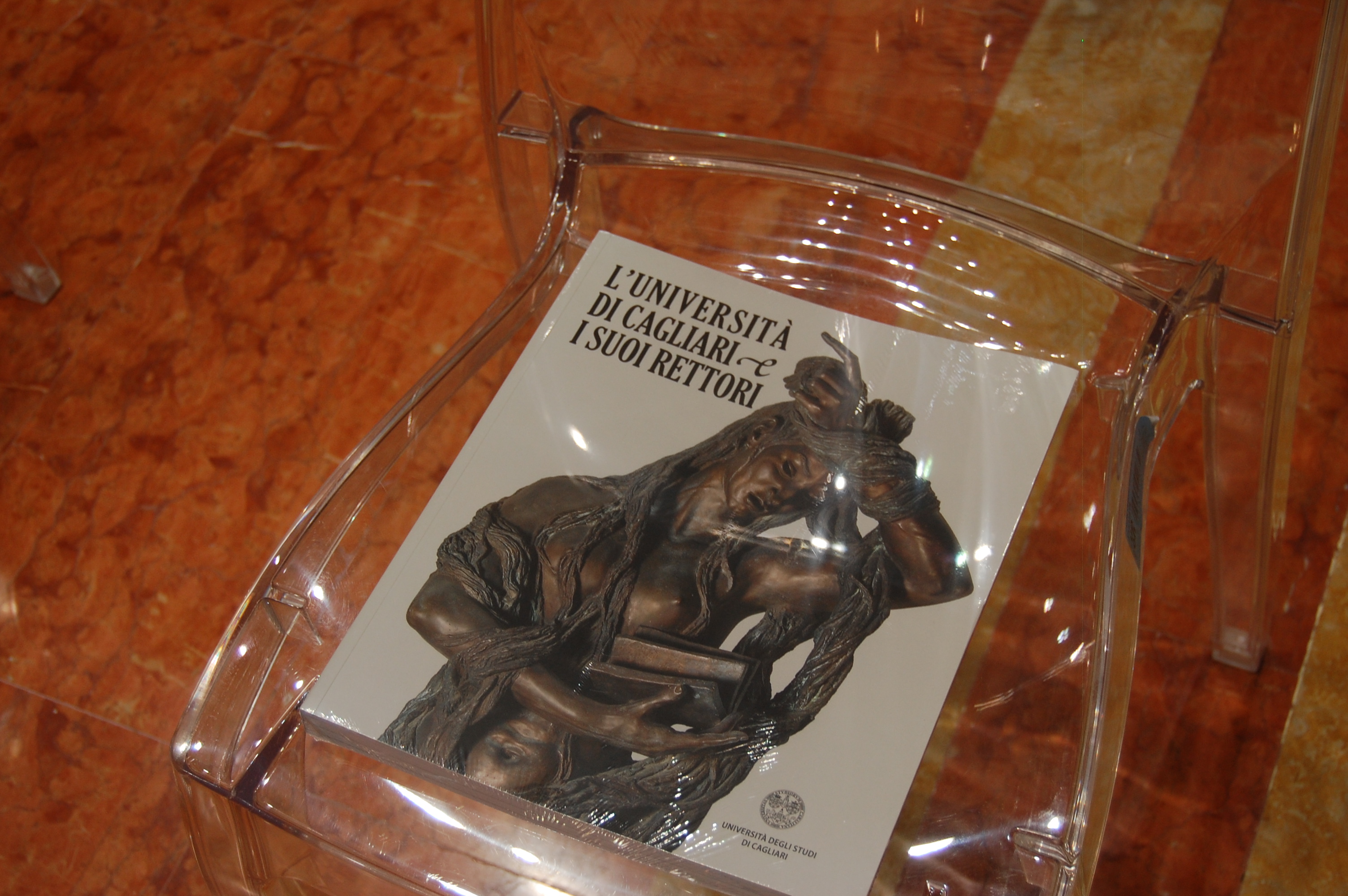 Una copia del libro