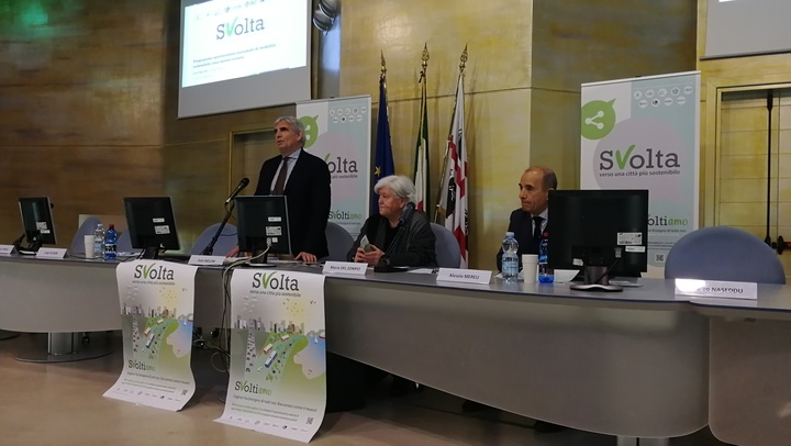Cagliari. Italo Meloni, il rettore Maria Del Zompo e l'assessore comunale Alessio Mereu in aula magna di Ingegneria alla presentazione di Svolta