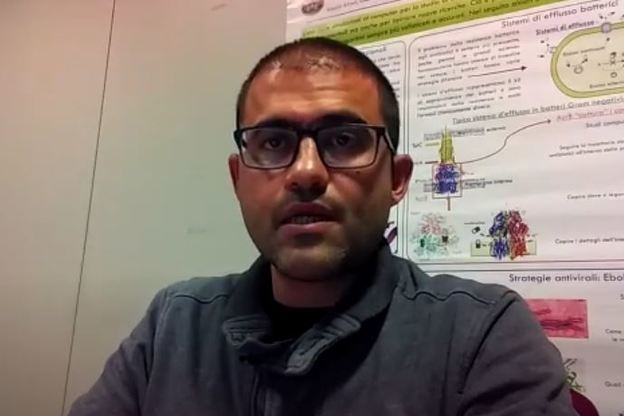 Attilio Vargiu, docente del Dipartimento di Fisica, spiega l'attivit&agrave; del gruppo di ricerca sull'antibiotico-resistenza
