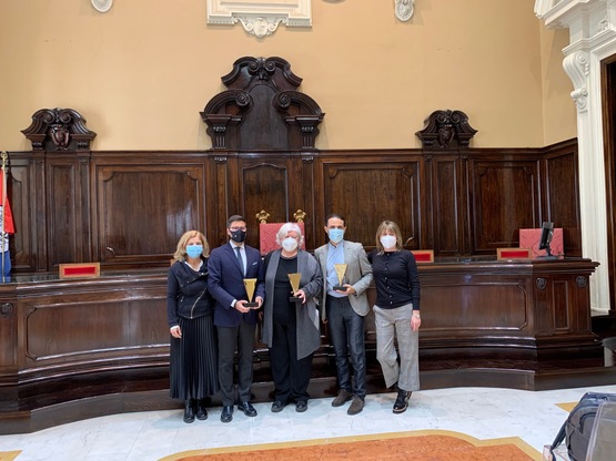 Il Rettore Maria Del Zompo con Pina Locci e Alessandra Ortu (Direzione della Didattica), Andrea Iannelli e Massimo Moi (Relive Communication)
