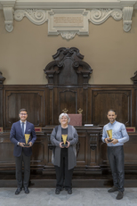 Maria Del Zompo tra Andrea Iannelli e Massimo Moi, rispettivamente regista e direttore creativo di Relive Communication