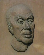 Matematico eccelso, Jur Hronec &egrave; stato rettore dell&rsquo;ateneo di Kosice e ha preso parte, tra l&rsquo;altro, alla fondazione dell&rsquo;Universit&agrave; slovacca di Bratislava. &Egrave; deceduto nel 1959.