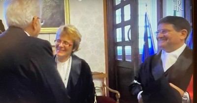 Il Capo dello Stato, Sergio Mattarella, saluta la professoressa Cattaneo e Francesco Mola, eletto rettore il 15 dicembre scorso e in carica dal 2 aprile prossimo al 2027