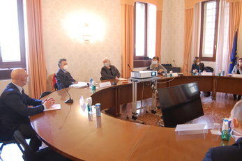 Un momento dell'incontro tra le due delegazioni