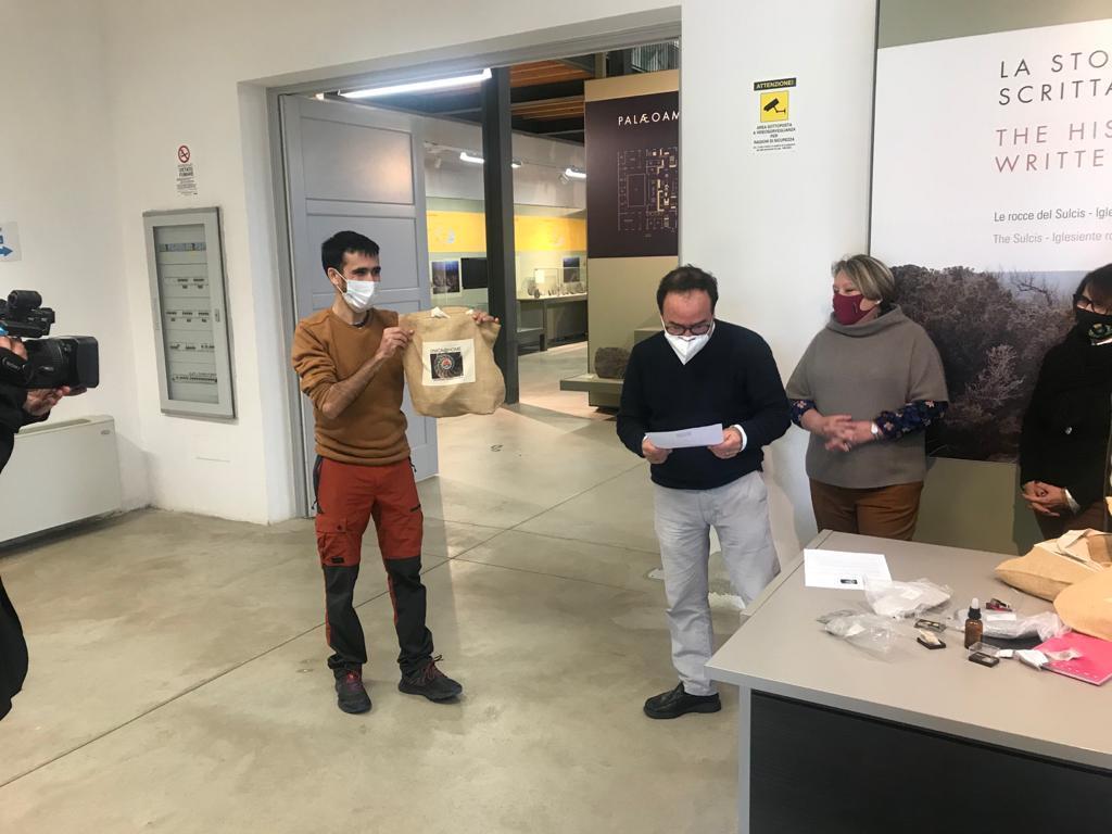 Consegna a Carbonia