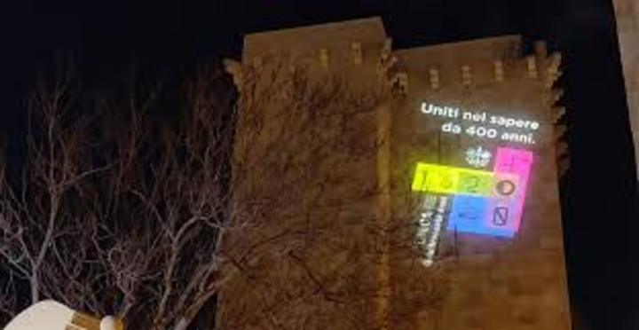 Cagliari. La Torre dell'Elefante e il logo dei 400 anni dell'Universit&agrave; di Cagliari