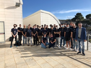 Cagliari. I magnifici venti che hanno preso parte al CyberChallnge. L'ultimo a destra &egrave; il professor Maiorca