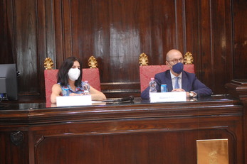 La Prorettrice alla Comunicazione Elisabetta Gola e il Prorettore vicario Gianni Fenu