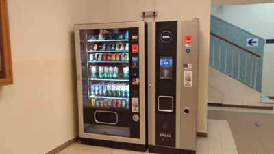 Uno dei distributori plastic free posizionati in tutto l'Ateneo