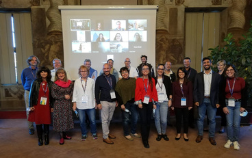 Foto di gruppo di una parte degli specialisti presenti nel Salone d'Onore del Castello del Valentino per il "II Workshop on Heritage Stones"