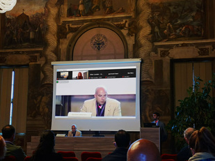 Il professor Careddu durante il coordinamento della prima sessione del convegno