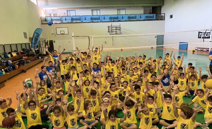 Cagliari Gli universitari del futuro nella palestra che a Sa Duchessa ospita il torneo di basket per i 400 anni dell'ateneo
