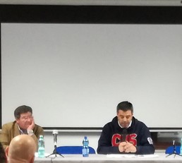 Cagliari. Da sinistra, Francesco Mola e Marco Meloni, presidente del Cus, durante una recente assemblea del sodalizio
