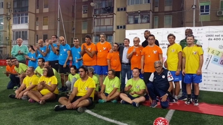 Cagliari. Premiazioni e sorrisi a fine serata. Nell'immagine, i team in gara, Mario Brugnera, Francesco Mola, Joao Pedro e David Suazo