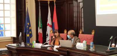 Patrizia Serra, con Gianfranco Fancello, nel corso dell'intervento in aula magna