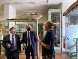 Il Rettore e il Sindaco con la prof.ssa Salvadori all'interno del Museo di Zoologia