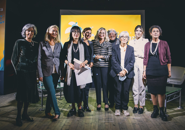 Foto di gruppo alla fine della cerimonia (Foto Cam&ugrave;)