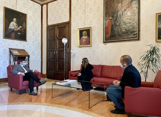 Un momento dell'incontro che ha preceduto la firma a Palazzo Belgrano