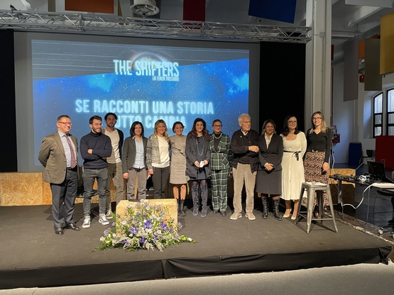 The Shifters. Da sinistra, Gianluca Macialis, Giovanni Pintus, Gabriele Meloni, Elisabetta Gola, Maria Antonietta De Luca, Miriam Melis, Francesca Cabiddu, Tiziana Pivetta, Gian Luigi Gessa, Maria Assunta Serra, Maria Chiara Di Guardo e Laura Poletti