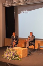 Fabrizio Pilo, ordinario di Impianti di produzione dell'energia elettrica, facolt&agrave; di Ingegneria e architettura dell'Universit&agrave; di Cagliari, con Maria Assunta Serra