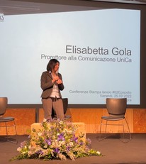 Una fase dell'intervento di Elisabetta Gola, ordinario di Teoria dei linguaggi, facolt&agrave; di Studi umanistici