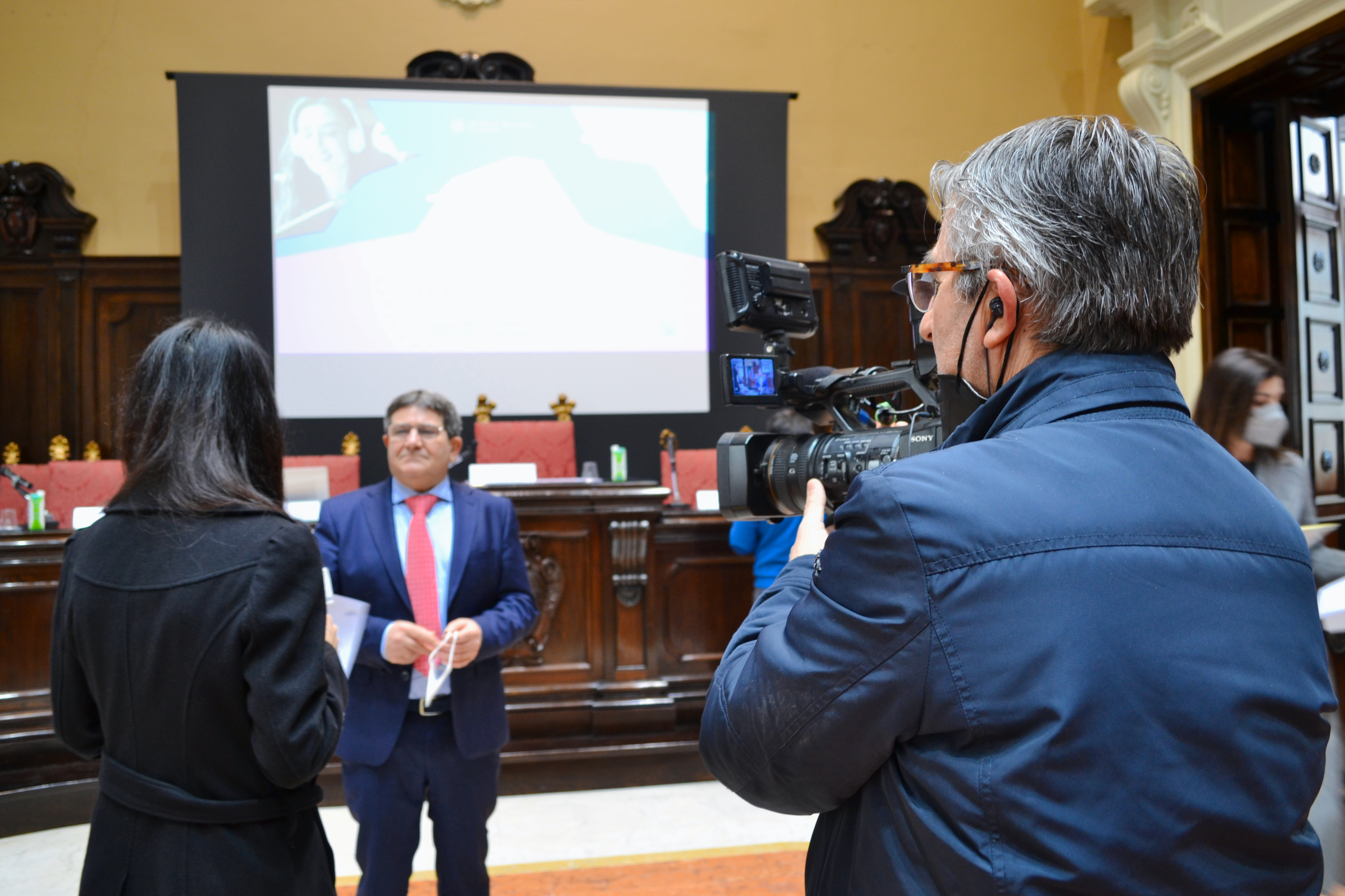 Sara Monne di Telesardegna intervista il Rettore