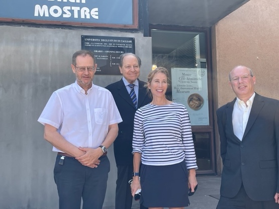 Cagliari. Foto di rito per, da sinistra, Luciano Colombo, Alessandro Riva, Amy Ladd e Francesco Loy
