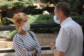 Il prorettore per la Ricerca scientifica, Luciano Colombo, con Amy Ladd
