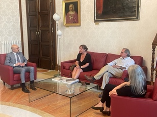 Un'altra fase dell'incontro tenutosi nello studio del rettore