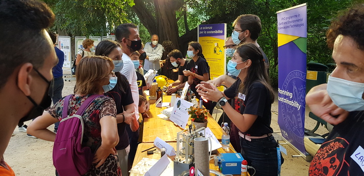 Un momento della Notte all'Orto botanico durante SHARPER 2021