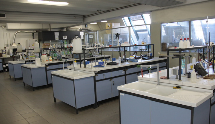 Laboratorio didattico di Ateneo multimediale e sperimentale e di simulazione di chimica