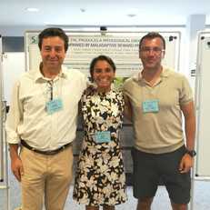 Miriam Melis con Istv&agrave;n Katona dell'Accademia delle Scienze ungheresi (Visiting Professor all&rsquo;Universit&agrave; di Cagliari nel 2016) e Joseph Cheer, dell&rsquo;Universit&agrave; del Maryland (Visiting Professor nel 2015)