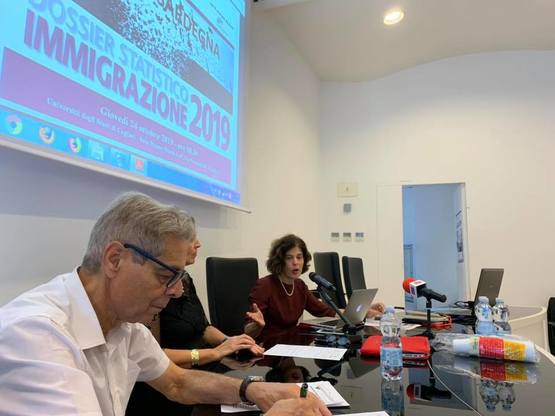 Un'immagine della presentazione del Rapporto IDOS, in Aula Maria Lai