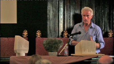 Performance di Sciola con pietre sonore nell'aula magna di Palazzo Belgrano (2014). All'ateneo lo scultore ha donato alcune sue opere, di cui due esposte all'Orto botanico e nella Cittadella dei Musei e una conservata nello studio del magnifico rettore