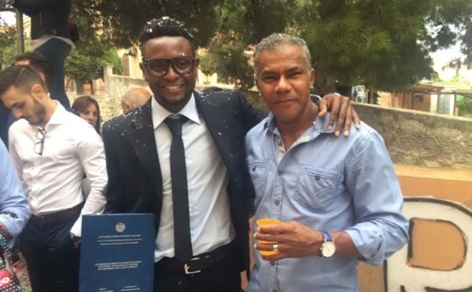 Simeon Ezeadi durante i festeggiamenti