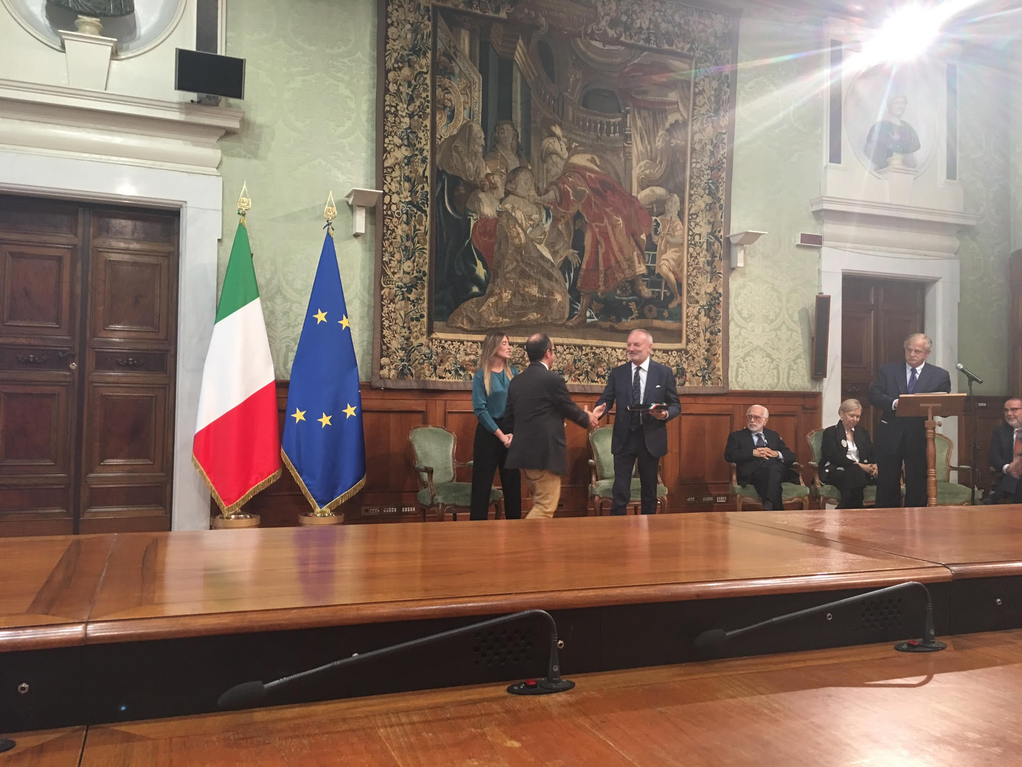Gianluca Scroccu riceve il Premio Matteotti dall'on. Boschi