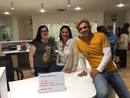 Jacopo Cullin con le bibliotecarie Elisa Moro e Alessandra Meleddu