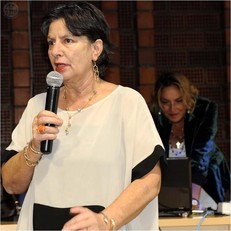 La prof.ssa Penna introduce l'incontro