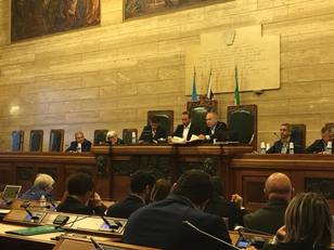 L'aula del Consiglio comunale durante il dibattito