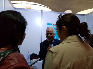 10 novembre 2017 - Il Rettore dell'Universit&agrave; di Tunisi, Ben Aziza, allo Stand di UniCa raccomanda l'Ateneo di Cagliari agli studenti tunisini