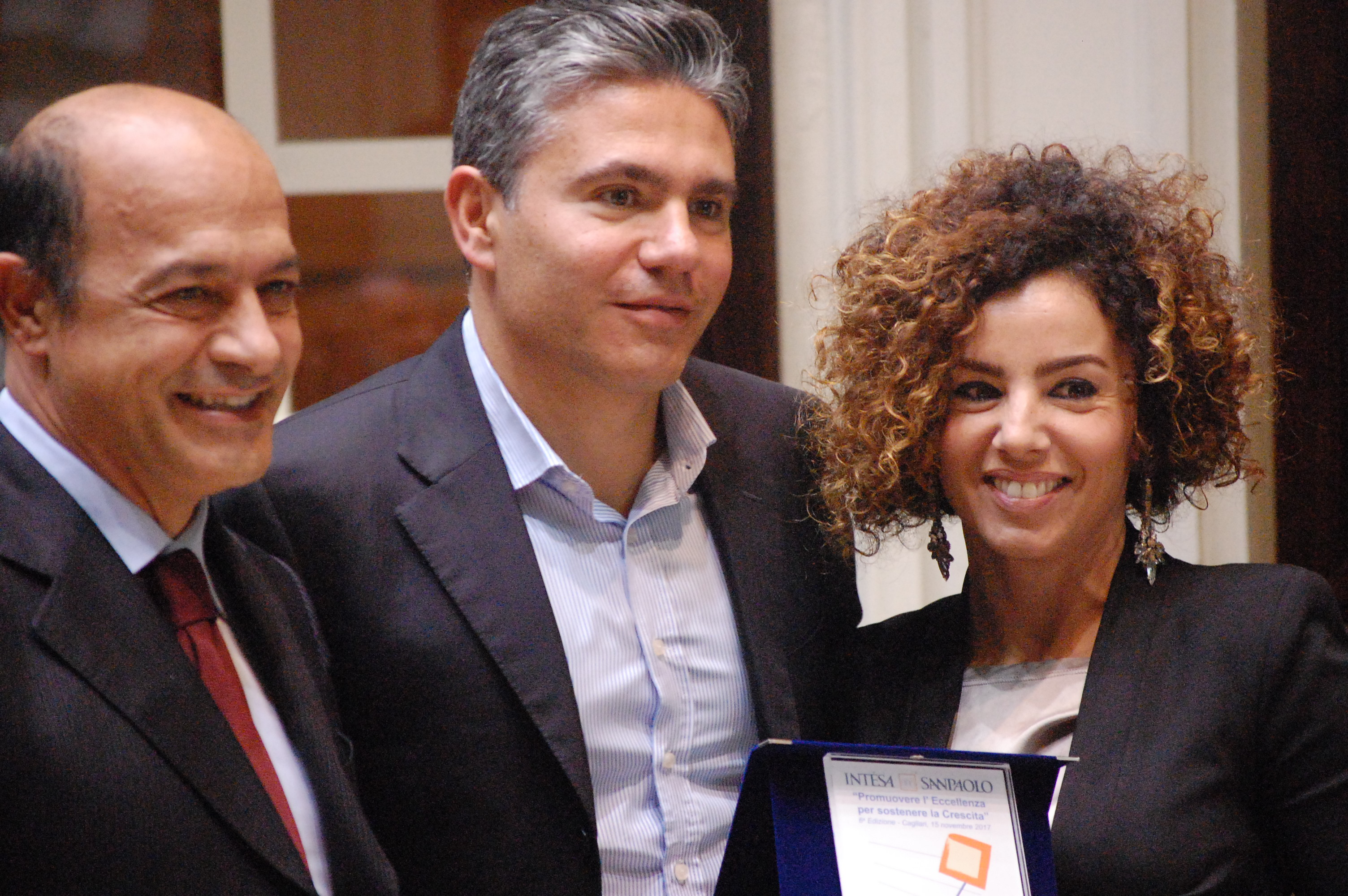 Agostino Cical&ograve; (Camera di Commercio di Nuoro) premia Superemme