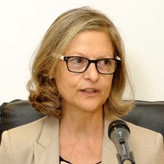 La prof.ssa Paola Piras