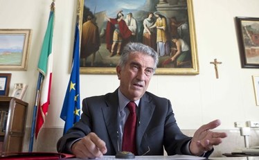 Ettore Angioni, classe 41', cagliaritano. Ha raggiunto il traguardo della pi&ugrave; lunga militanza nella storia della magistratura sarda quale capo degli Uffici requirenti del Distretto.
