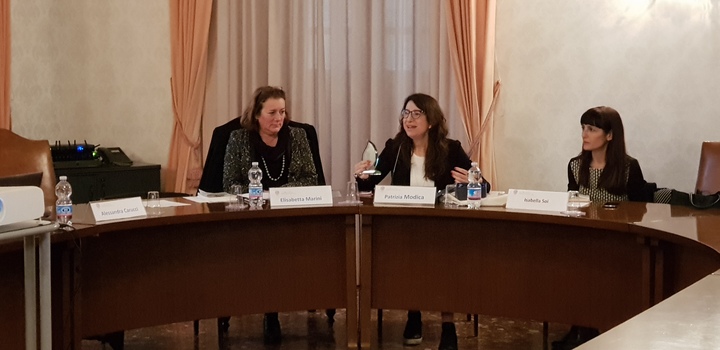 Isabella Soi (a destra) con le professoresse Patrizia Modica (al centro) e Elisabetta Marini