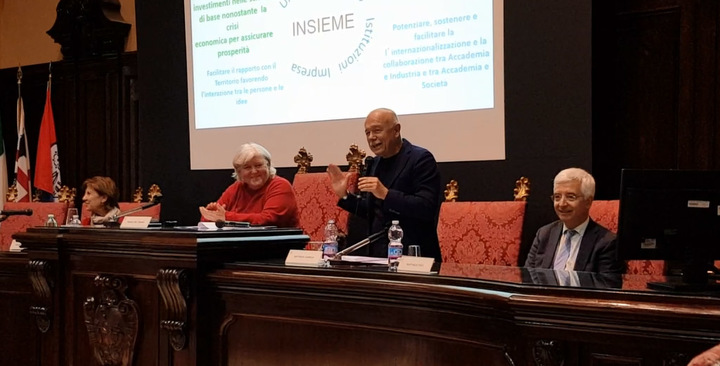 Al centro il magnifico rettore dell'Universit&agrave; di Cagliari