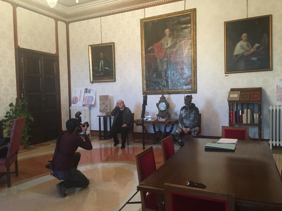 Michele Ardu fotografa il Rettore con Manu Invisible