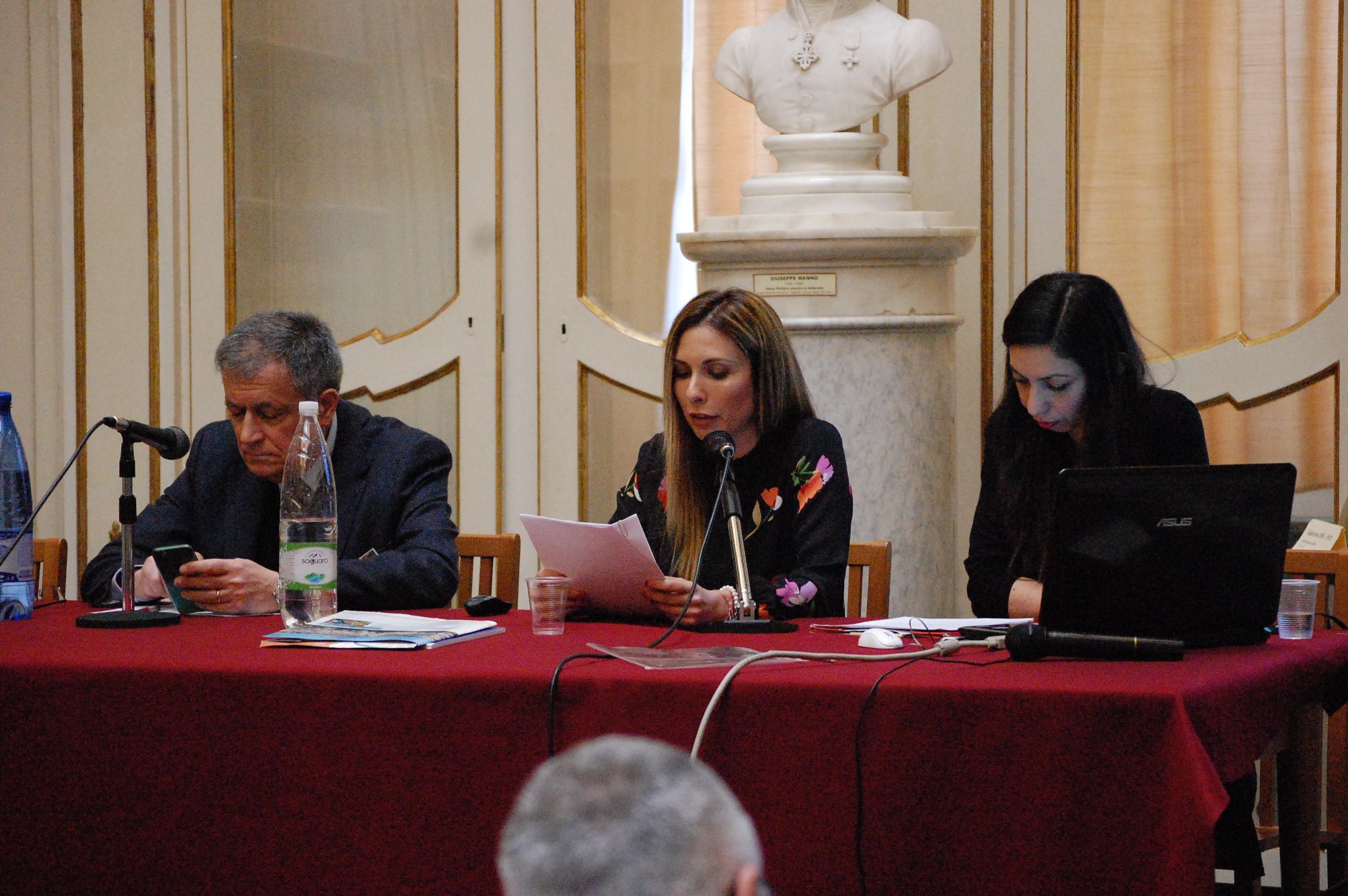 Anna Corrias e Laura Follesa al convegno "Il pensiero per immagini e le forme dell'invisibile"